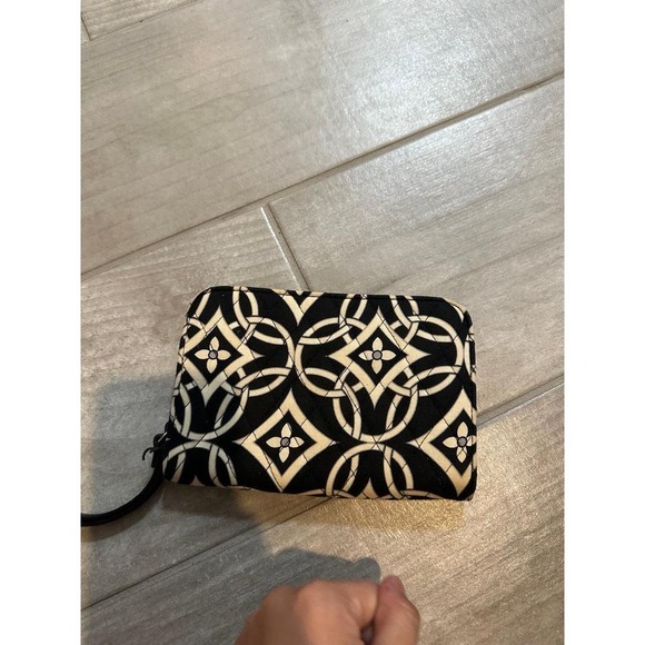 Vera Bradley‎ Wristlet - Picture 2 of 5